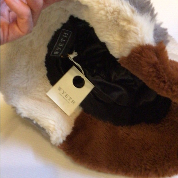 RARE sALE Wyeth faux fur patch bucket hat - Picture 4 of 6